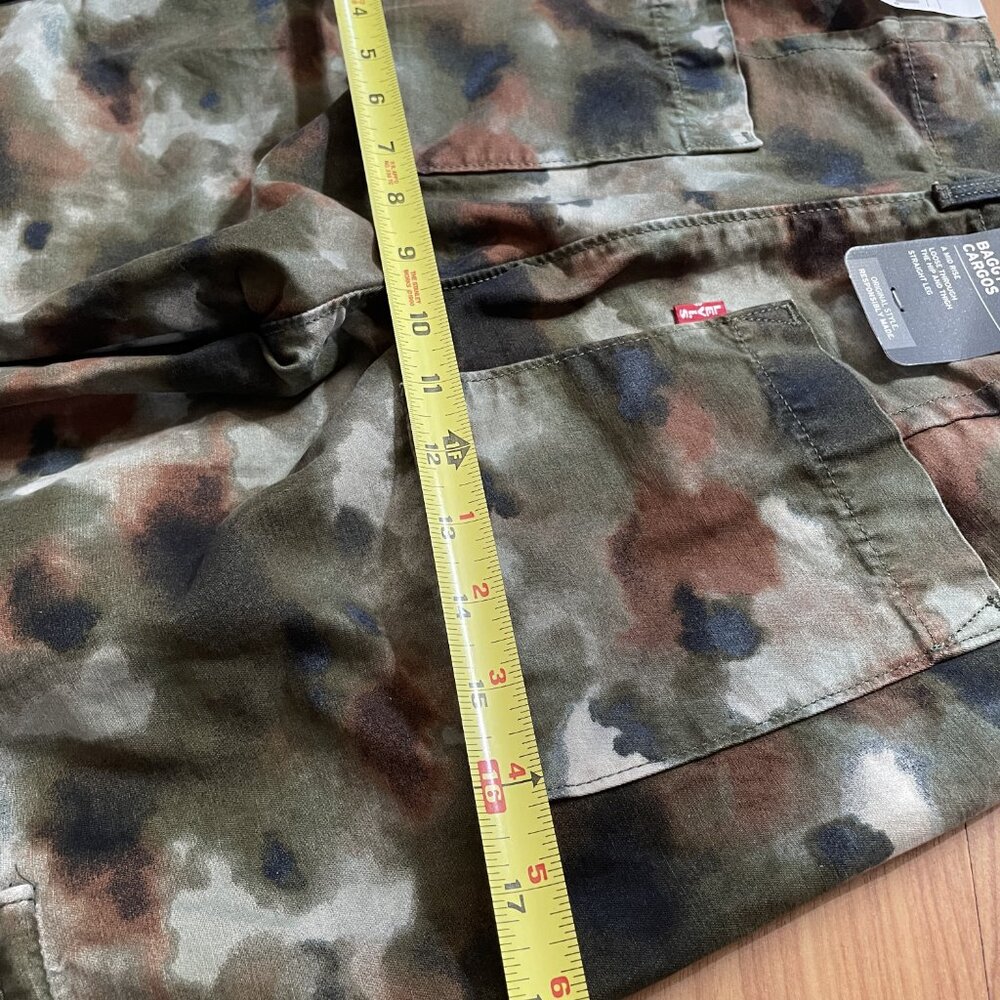 Firm. Levi Strauss / Levi's SIZE 23 X 30 Moss Green Camo Womens Cargo Pants 2023 - Picture 6 of 14